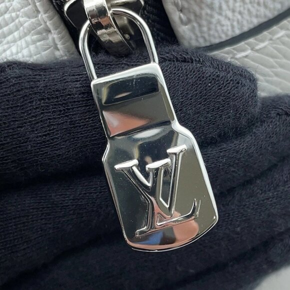 LOUIS VUITTON Discovery・Backpack Size PM Taigarama/Monogram Blanc M30953 - Picture 7 of 11